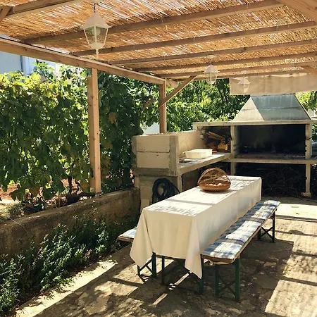 Romansa בית הארחה