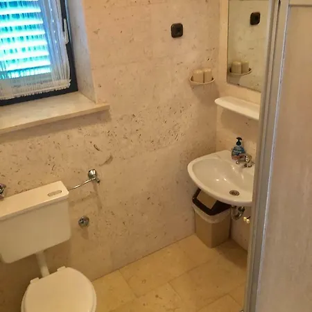 Romansa בית הארחה