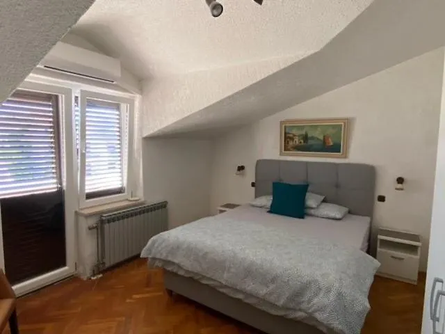 Romansa Πανσιόν